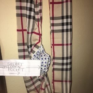 Scarfs with hidden pockets